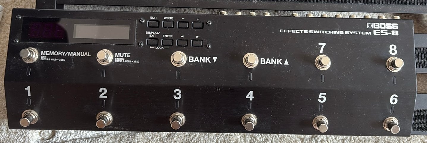 Boss es-8 es8 switcher, Muziek en Instrumenten, Effecten, Ophalen, Zo goed als nieuw