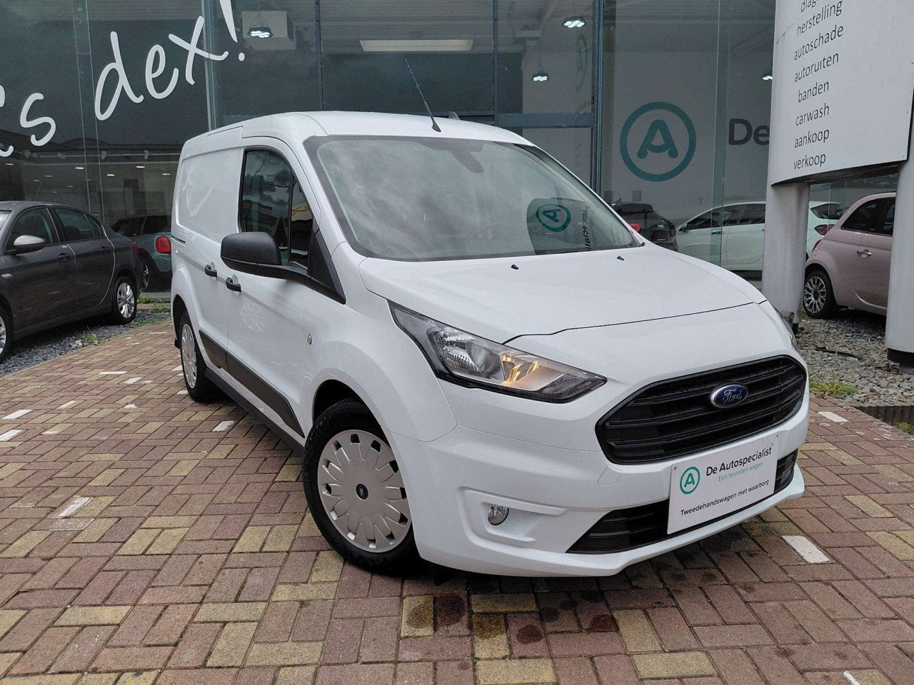 Ford Tourneo Courier Titanium (année de construction 2024), Autos, Camionnettes & Utilitaires, Achat, Euro 6, Entreprise, 3 places