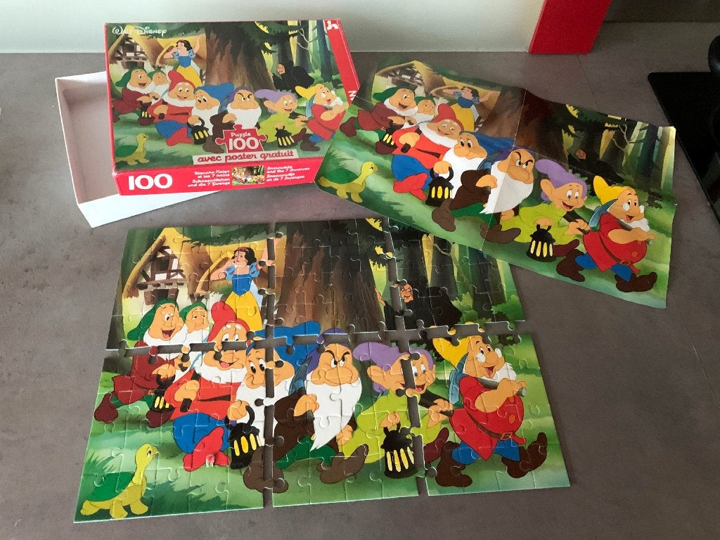 Puzzle Walt Disney Blanche neige Sneeuwwitje 100 pièces stuk, Collections, Envoi, Blanche-Neige ou Belle au Bois Dormant, Utilisé