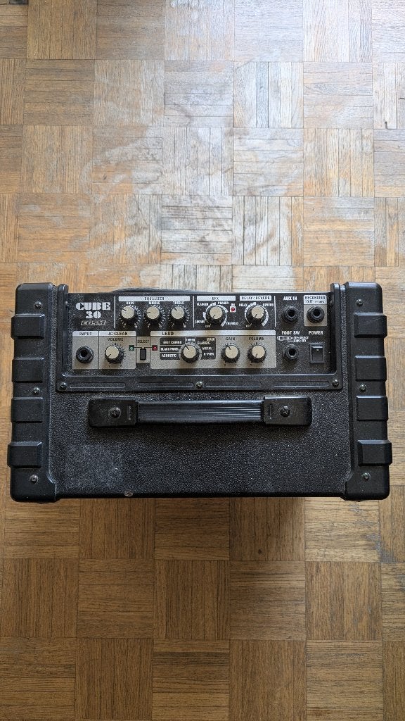 Roland Cube-30 Bass, Muziek en Instrumenten, Versterkers | Bas en Gitaar, Ophalen, Gebruikt, Basgitaar, 50 tot 100 watt