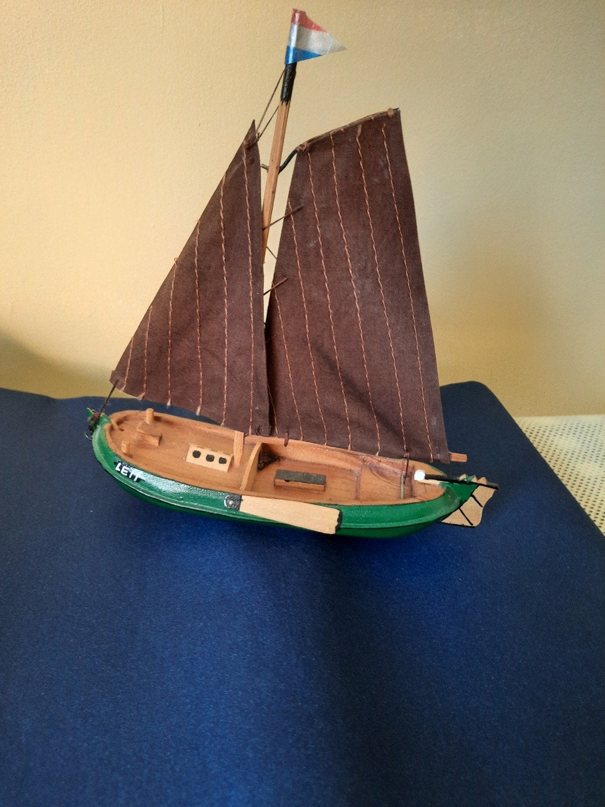 Mooie bootje met de hand gemaakt, Ophalen