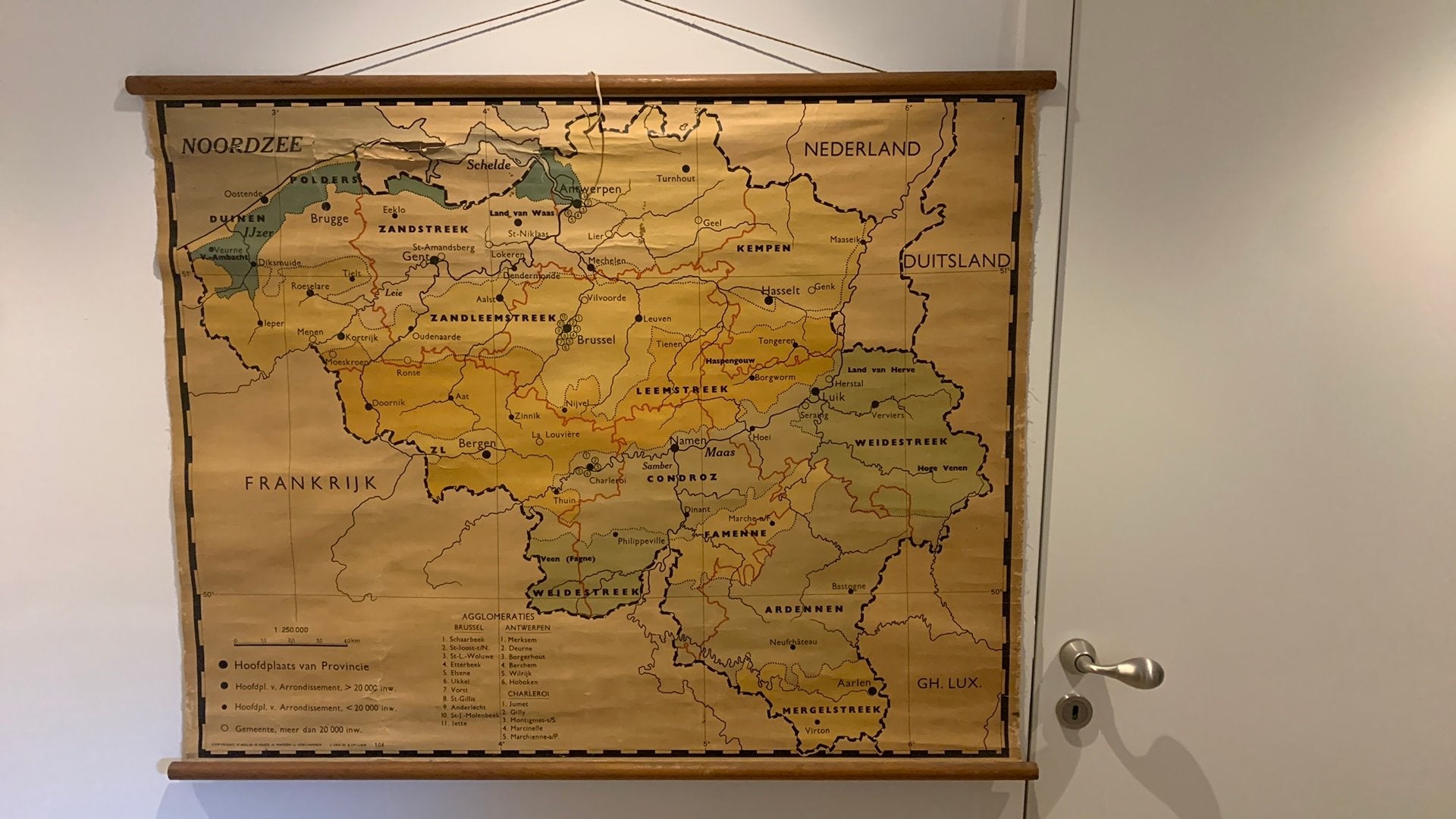 Oude schoolkaart België op linnen1952, Antiek en Kunst, Ophalen
