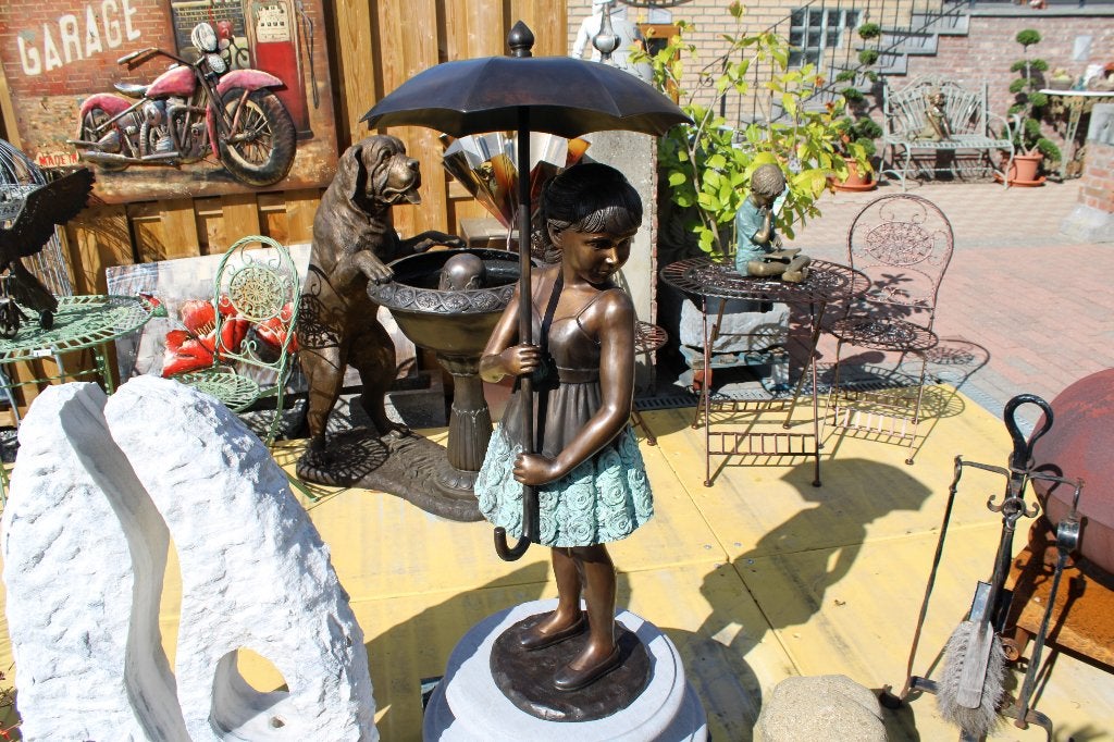 statue la fille au parapluie en bronze ., Enlèvement, Neuf, Autres matériaux, Autres types