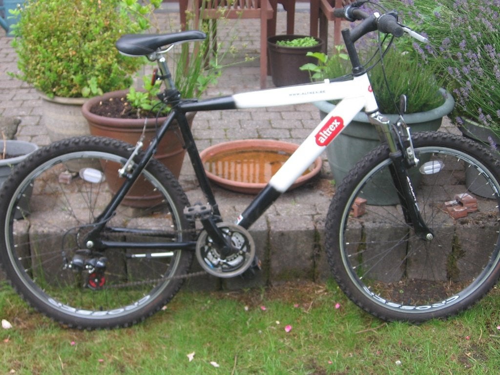 26 inch alu mountainbike Altrex , 18 versnellingen kader 50, 49 tot 53 cm, Ophalen, Gebruikt, Velgrem