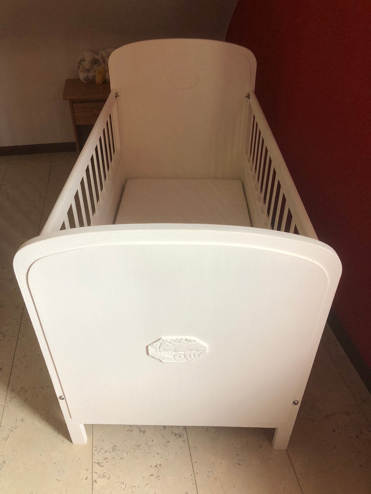 Babybedje (jaren 60) + nieuwe matras, ,l 137x b 67, Kinderen en Baby's, Babywiegjes en Ledikanten, Ophalen, Gebruikt, Ledikant