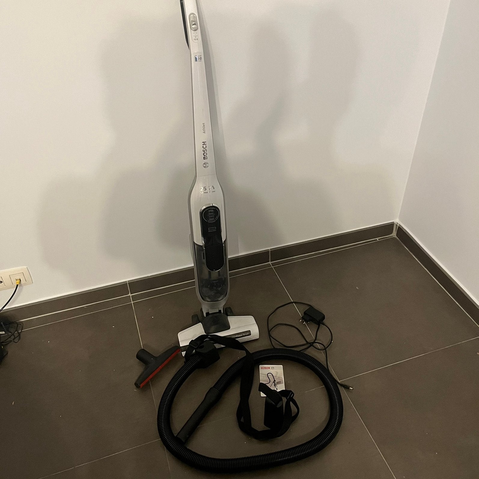 Stofzuiger Bosch Athlet 25.2V (nieuwe batterij nodig), Electroménager, Bosch, Réservoir, Aspirateur balai, Enlèvement