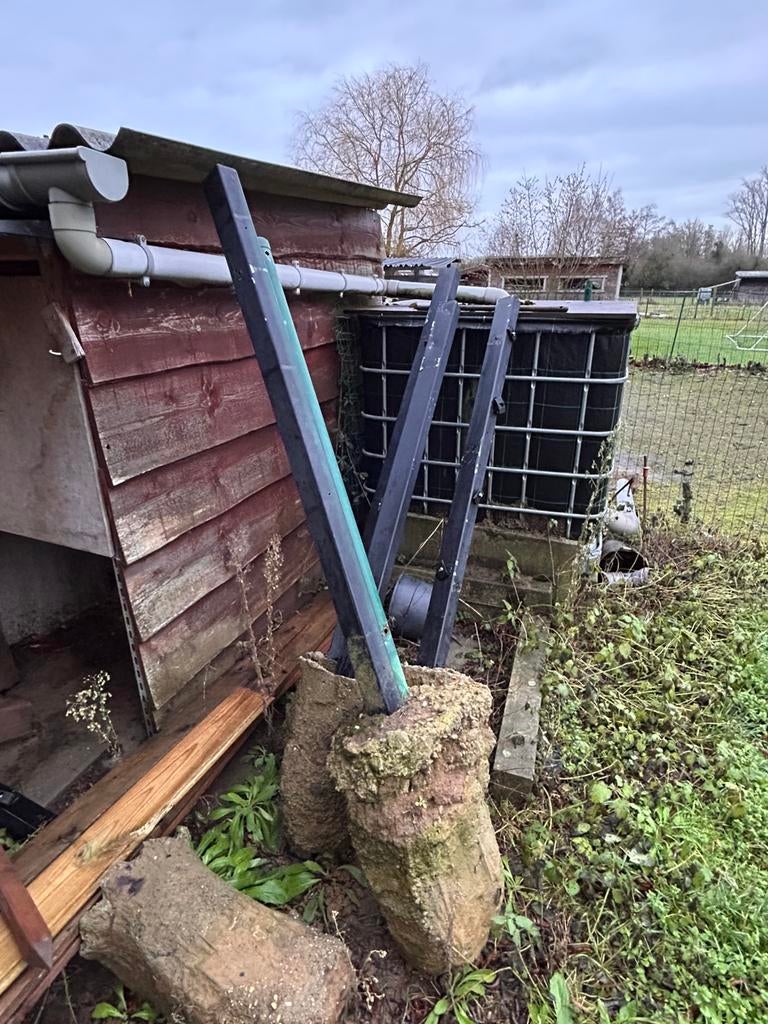 Grote witte tegels & metalen palen, Ophalen, Gebruikt