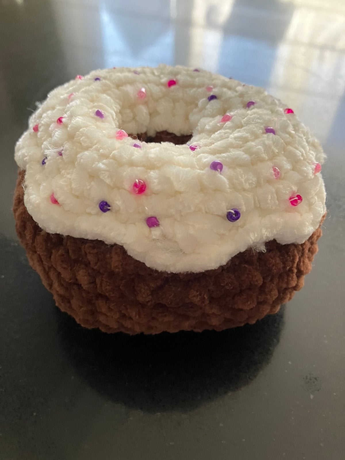 Eigen creatie gehaakte donuts 11 x 7 cm heel zacht, Ophalen of Verzenden, Nieuw