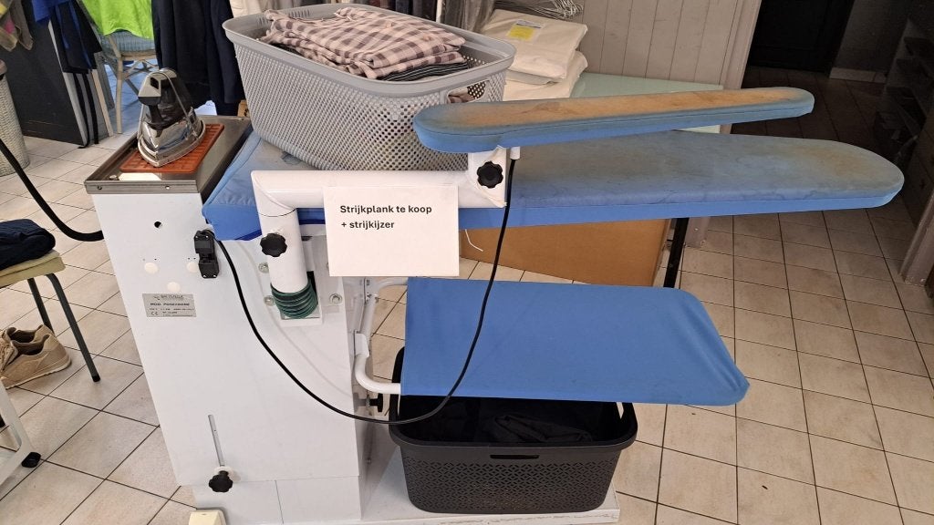 Professioneel Strijkplank met strijkijzer Battistella, Ophalen, Zo goed als nieuw, Strijkijzer met snoer
