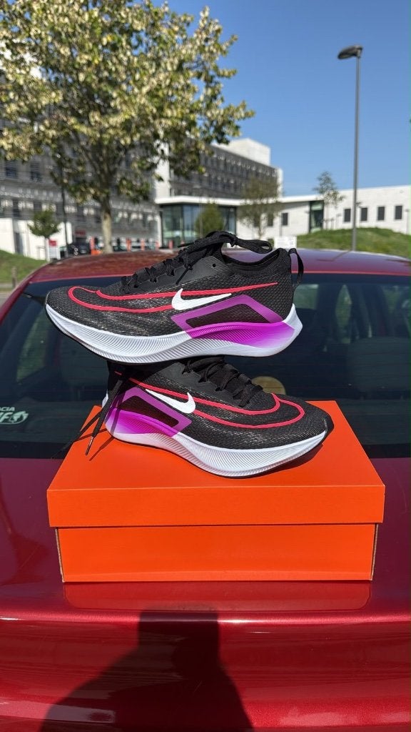Nike Zoomfly 4 tailles 42,5 , 43 , 44, Sports & Fitness, Basket, Enlèvement, Neuf, Chaussures