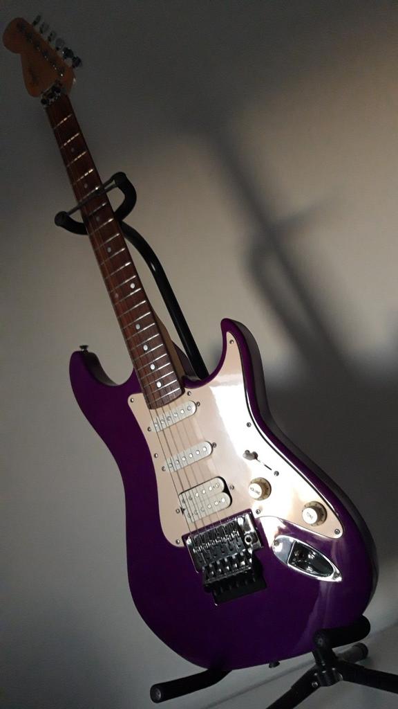 Squier Stagemaster 1999 (Stratocaster HSS) Purple by Fender, Muziek en Instrumenten, Snaarinstrumenten | Gitaren | Elektrisch