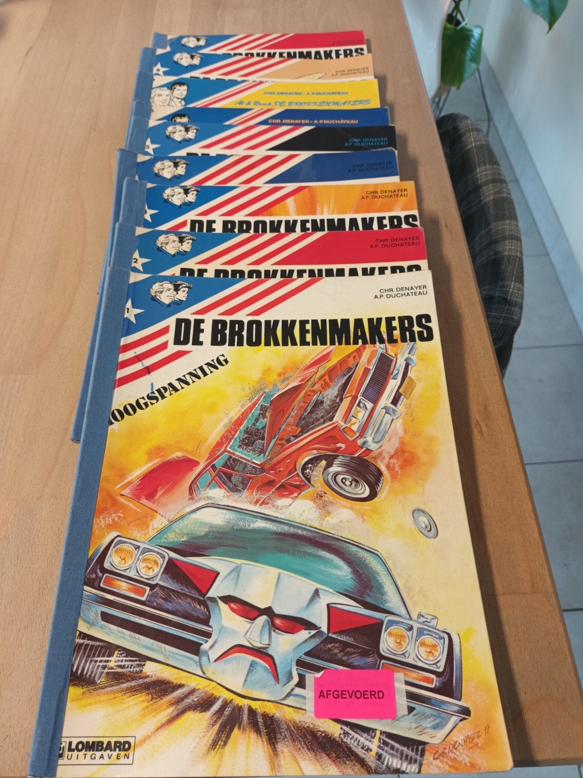 de brokkenmakers reeks, Ophalen