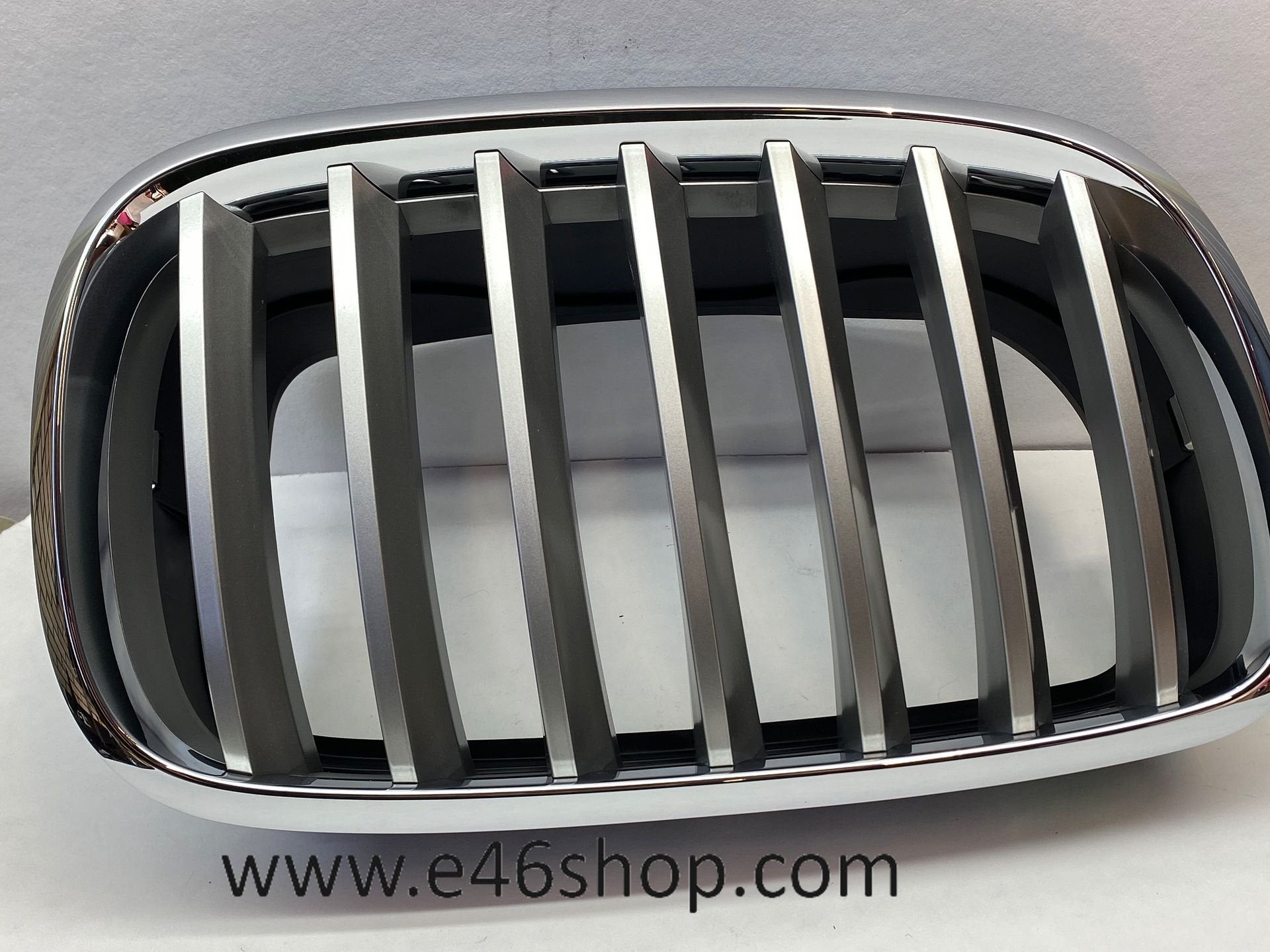 GRILLE RECHTSVOOR BMW X5 X6 OE 51137185224 NIEUW, -, -, Nieuw, Ophalen of Verzenden