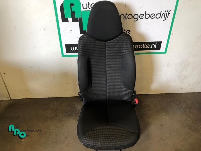 Stoel rechts van een Peugeot 107 (107 05-), Auto-onderdelen, Interieur en Bekleding, Peugeot, Gebruikt, 3 maanden garantie, Ophalen of Verzenden