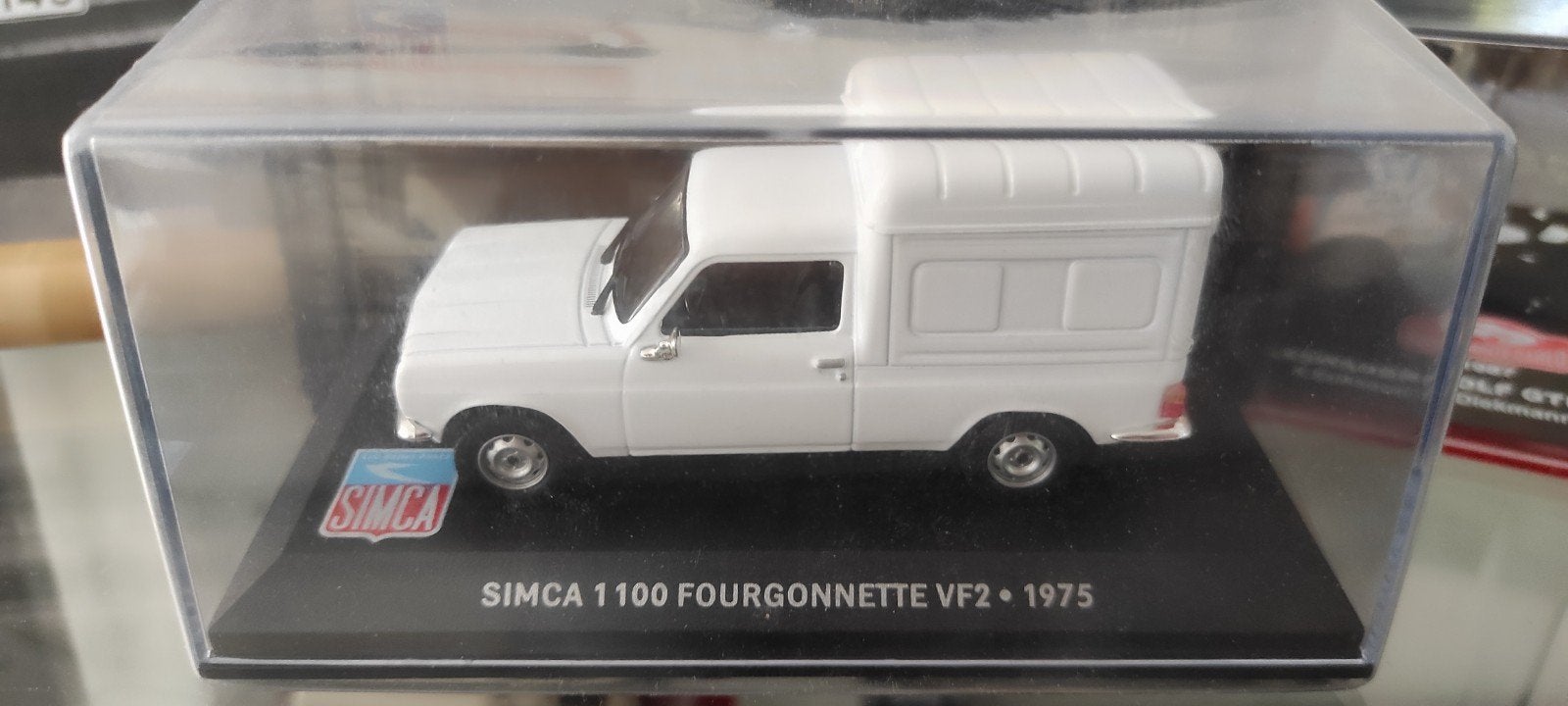 Simca 1100 VF blanc 1:43 dans une vitrine et une plaquette t, Enlèvement ou Envoi