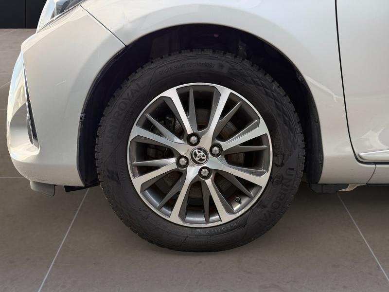 Toyota Yaris Y20, Argent ou Gris, Achat, Euro 6, Noir
