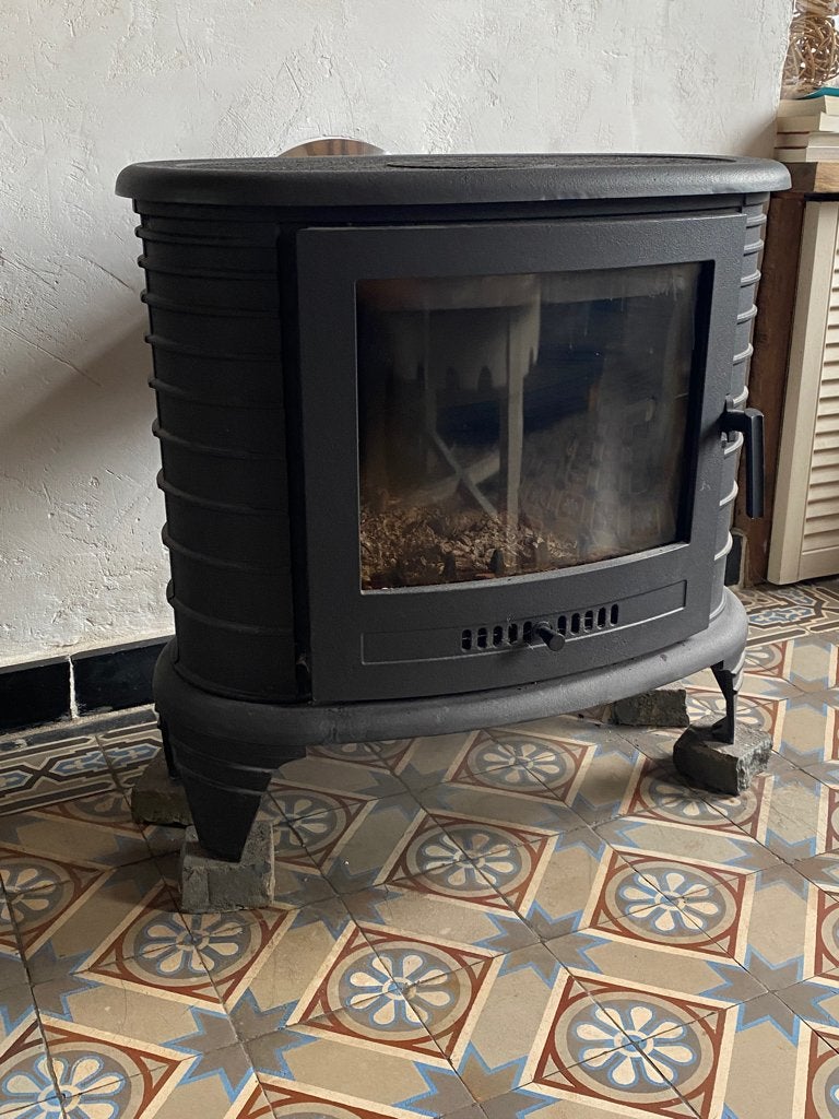 Ovale gietijzeren houtkachel, met glazen deur vóór ZG staat, Huis en Inrichting, Kachels, Ophalen, Gebruikt, Houtkachel, Vrijstaand