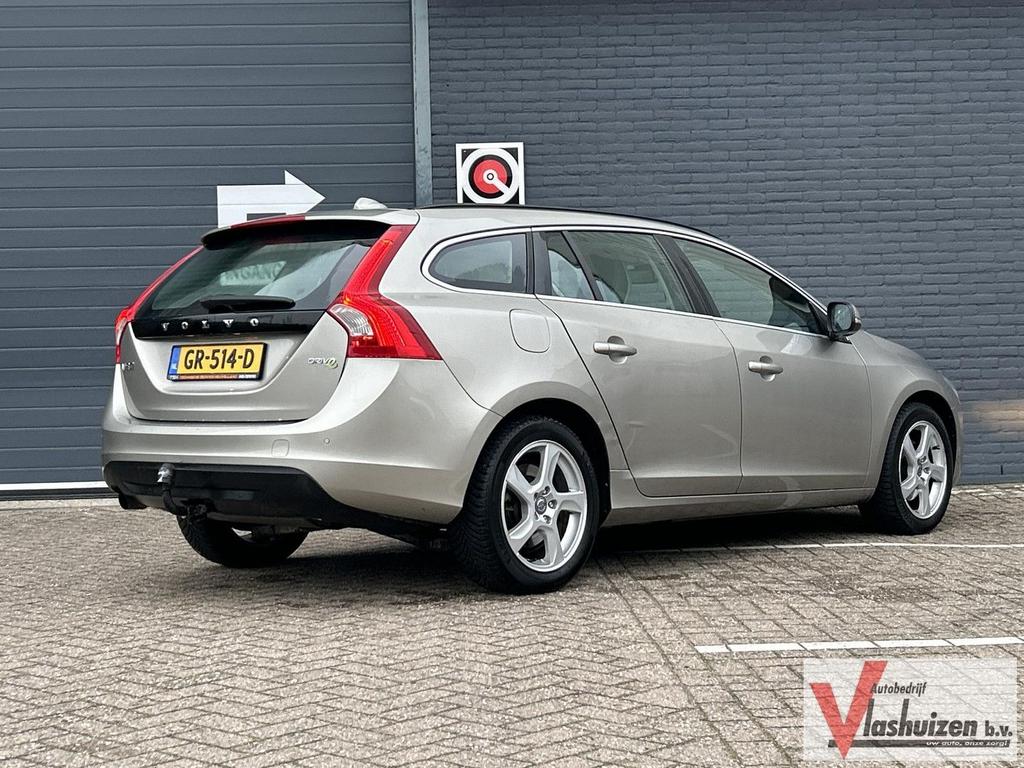 Volvo V60 1.6 DRIVe Momentum | Leder | Climate | Cruise | Na, Autos, Volvo, Argent ou Gris, Achat, Entreprise, Boîte manuelle