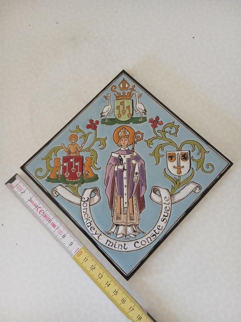 Tegel wapenschild " jonckheyt mint conste suete", Ophalen of Verzenden