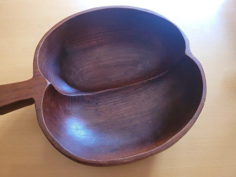 Bol en teck vintage en forme de pomme, Maison & Meubles, Cuisine | Vaisselle, Uni, Enlèvement ou Envoi, Comme neuf, Autres matériaux
