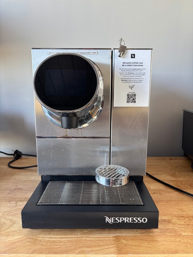 NESPRESSO MOMENTO 200 koffiezetapparaat, Elektronische apparatuur, Koffiezetapparaten, Gebruikt, Espresso apparaat, 10 kopjes of meer