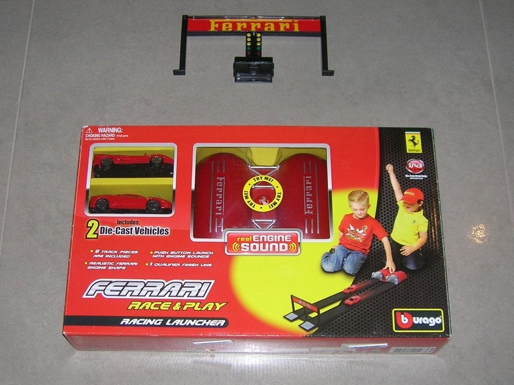 BURAGO Ferrari Race & Play, Hobby & Loisirs créatifs, Voitures miniatures | Échelles Autre, Enlèvement, Comme neuf, Voiture