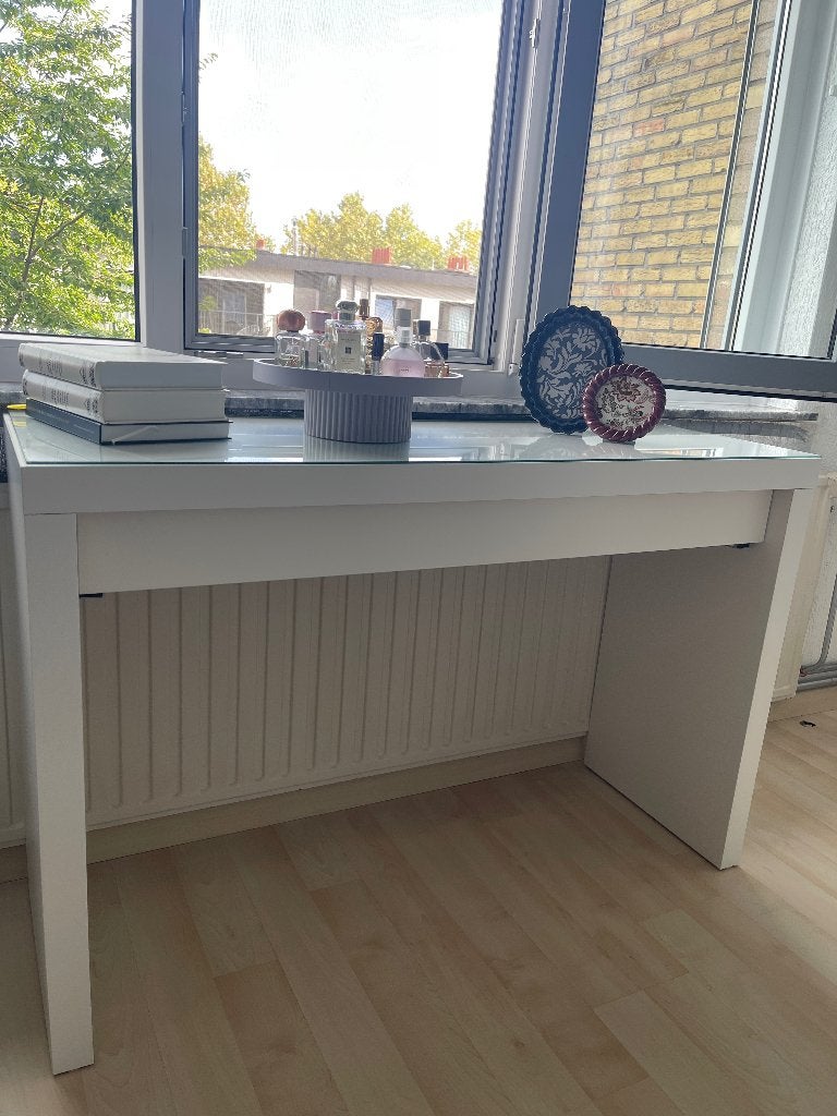bureau of de kaptafel, Huis en Inrichting, Ophalen, Scandinavisch, Hout, Zo goed als nieuw