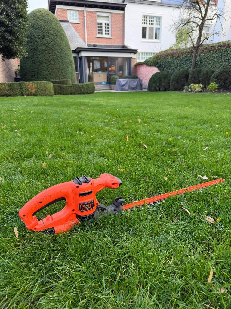 BLACK+DECKER heggenschaar BEHT201-QS, Ophalen, Zo goed als nieuw