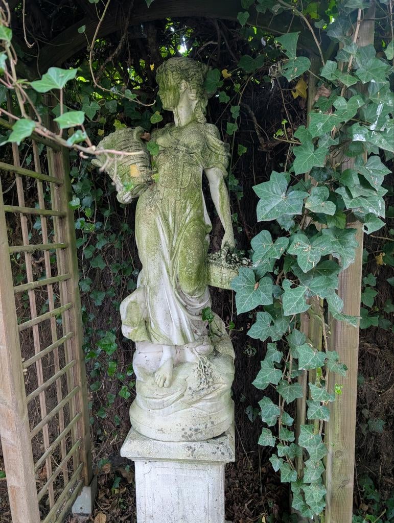 Stenen tuinbeeld bloemenmeisje, Ophalen