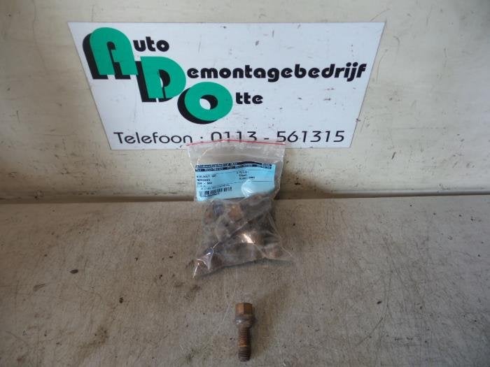 Kit boulons de roue d'un Mercedes 200 - 500, -, 3 mois de garantie, Utilisé, -