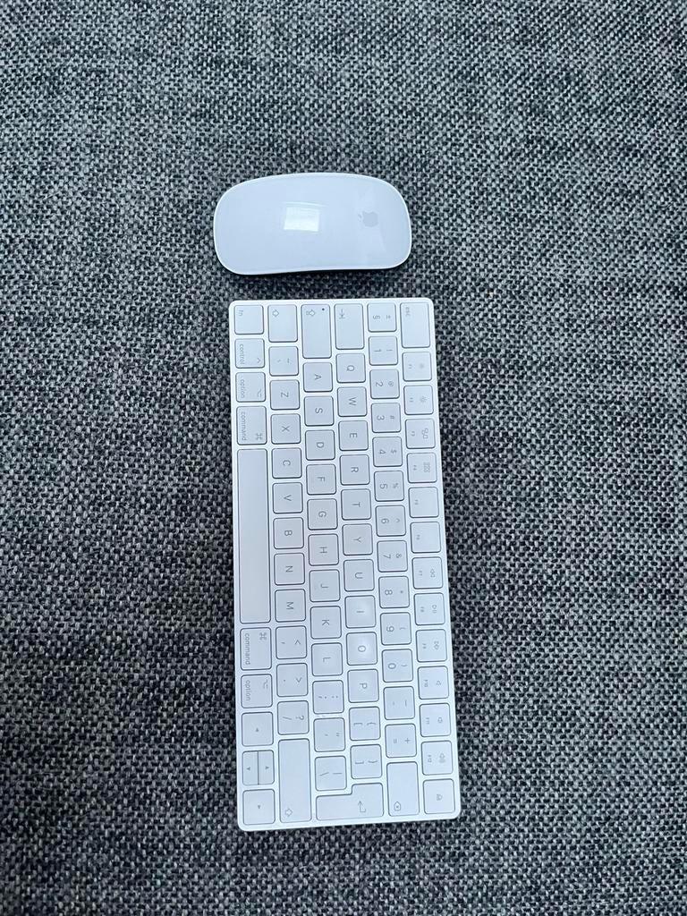 Apple Magic 2 Keyboard met muis 2, Computers en Software, Ophalen, Zo goed als nieuw
