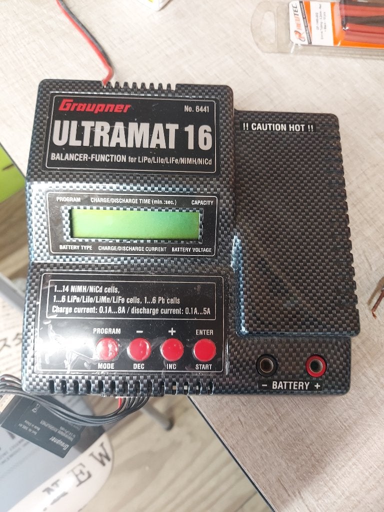 Chargeur Graupner ULTRAMAT 16, Hobby & Loisirs créatifs, Modélisme | Radiocommandé & Téléguidé | Avions, Enlèvement ou Envoi, Utilisé