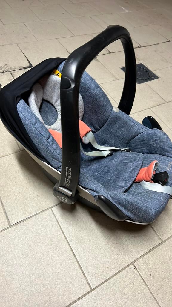 Siège auto bébé sécurisé – confortable et léger, Ophalen, Zo goed als nieuw