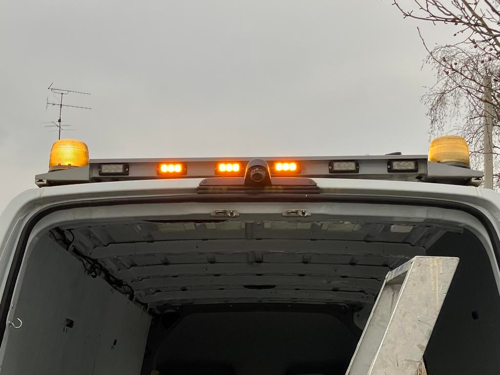 Zwaailichten bestelwagen, Ophalen