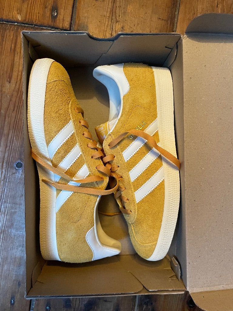 Adidas gazelles jaune taille 42 neuves, Ophalen, Nieuw, Sneakers, Overige kleuren
