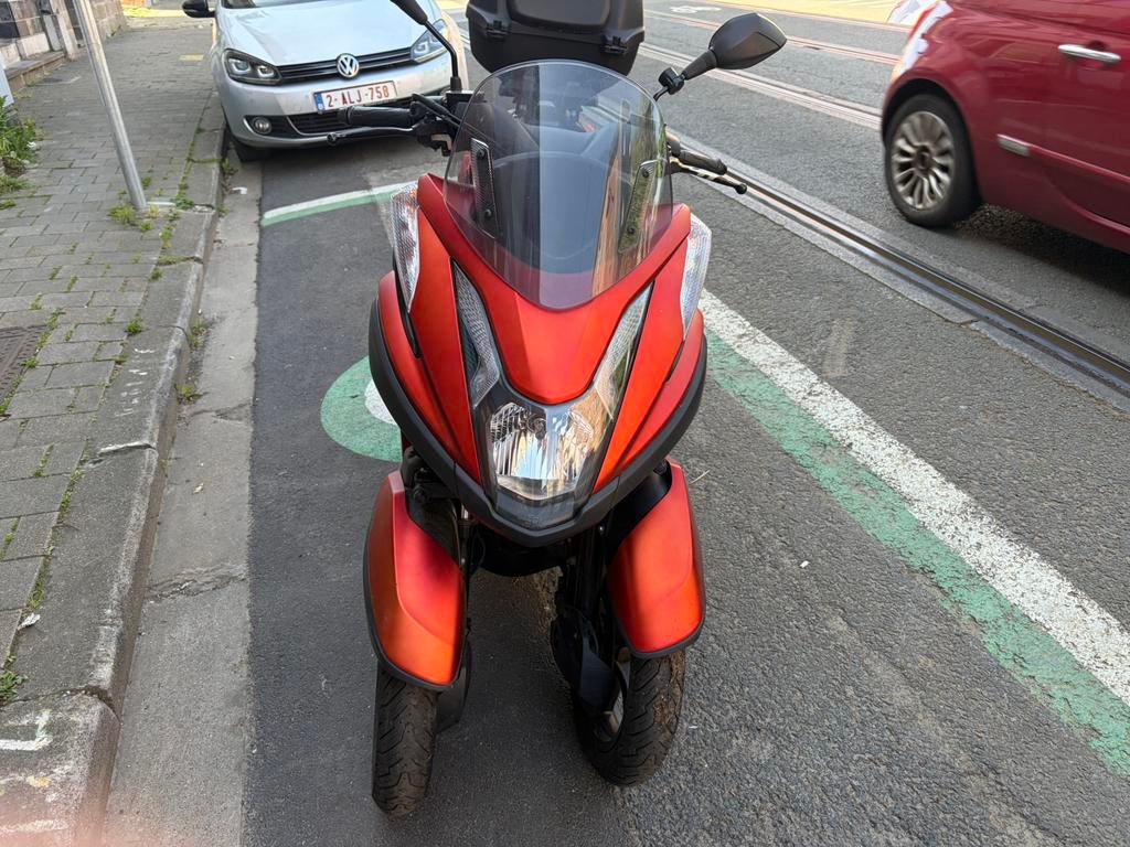 Tricity 125 impeccable – Top case + alarme – Permis B, Motos, Enlèvement