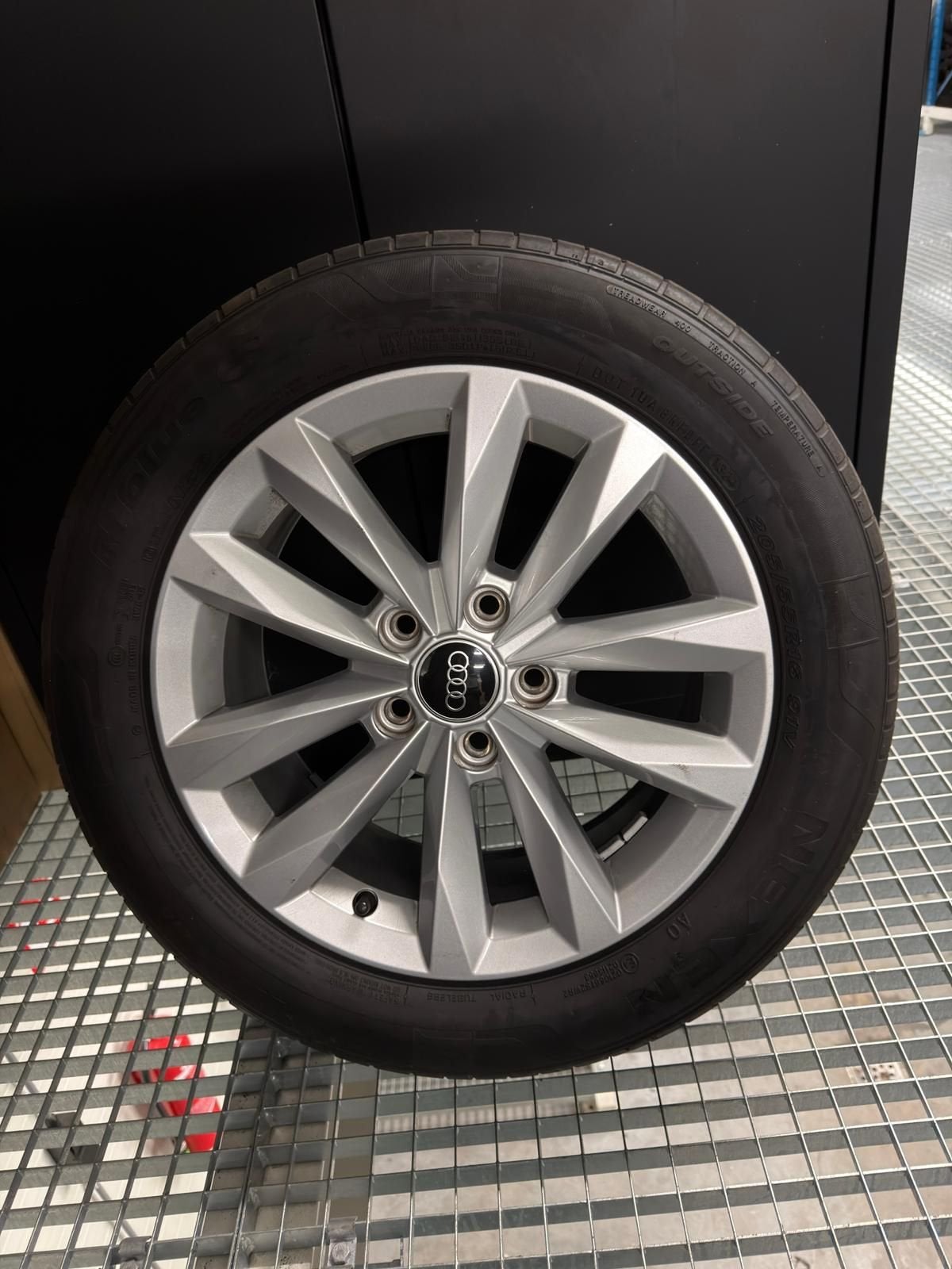 Audi A3 velgenset 16 inch, Autos : Pièces & Accessoires, Pneus & Jantes, Pneus et Jantes, 16 pouces, Véhicule de tourisme, Pneus été