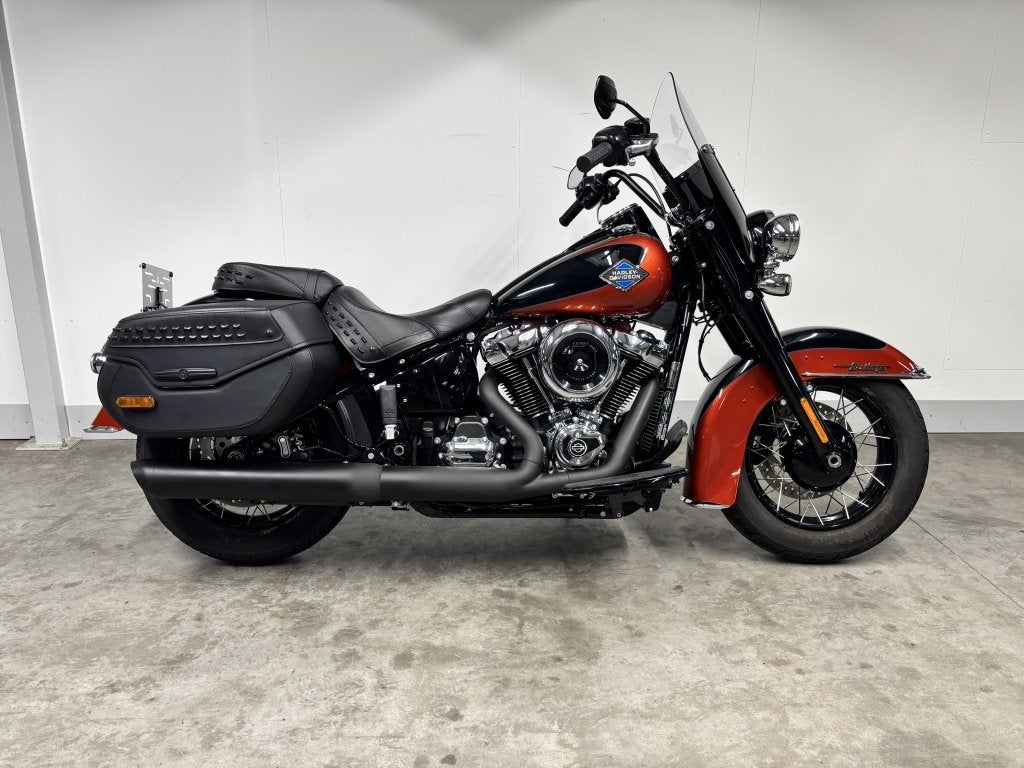 Harley-Davidson SOFTAIL FLHC HERITAGE CLASSIC, Motos, Harley-Davidson, Plus de 35 kW, 1923 cm³, Customerservices@harley‑davidson.com