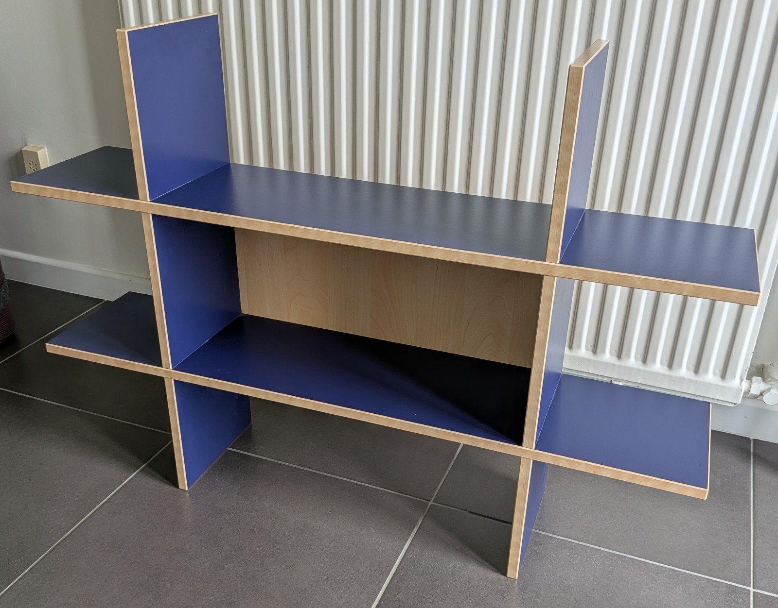 Boekenrek Ikea ROBIN, donkerblauw, Avec tablette(s), Moins de 25 cm, Moins de 100 cm, Comme neuf