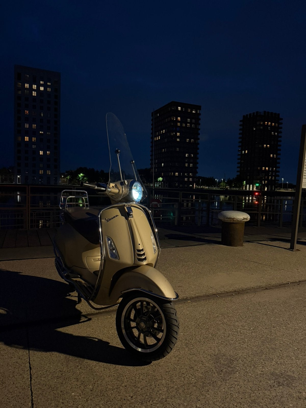 Vespa primavera, Fietsen en Brommers, Ophalen of Verzenden, Zo goed als nieuw
