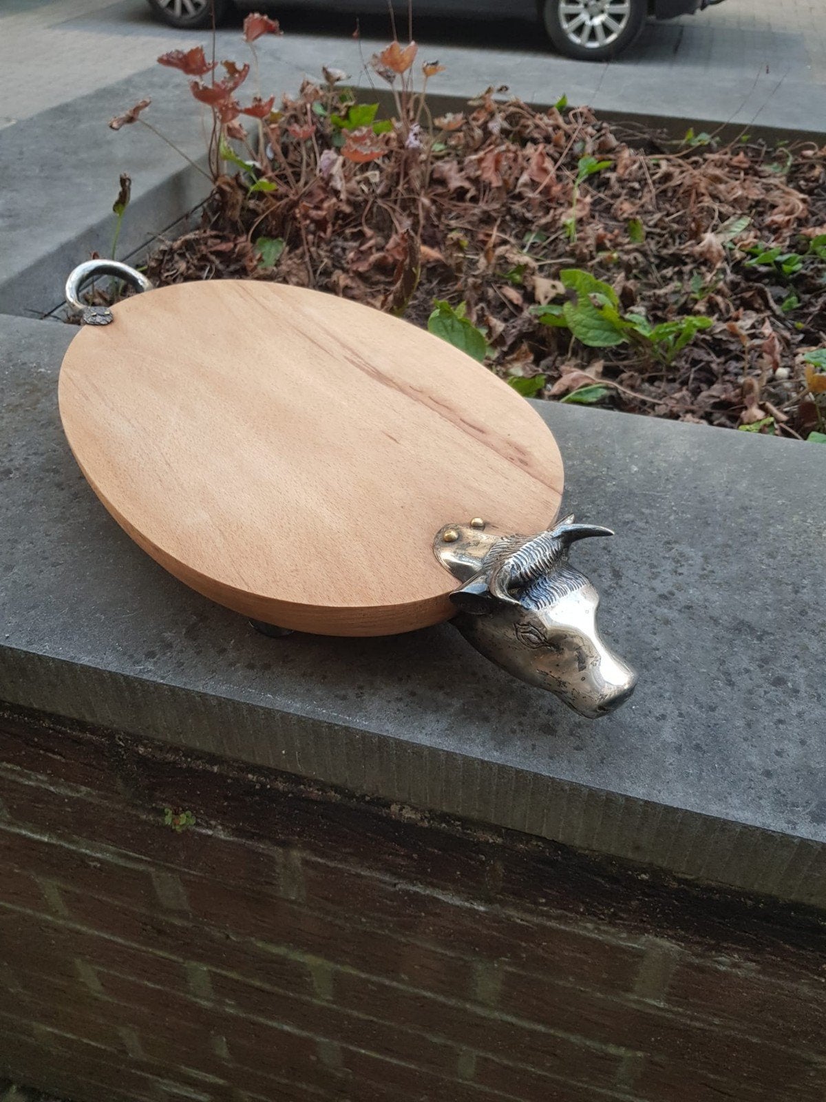 Ovale houten snijplank met stierenkop en metalen, Antiek en Kunst, Ophalen of Verzenden