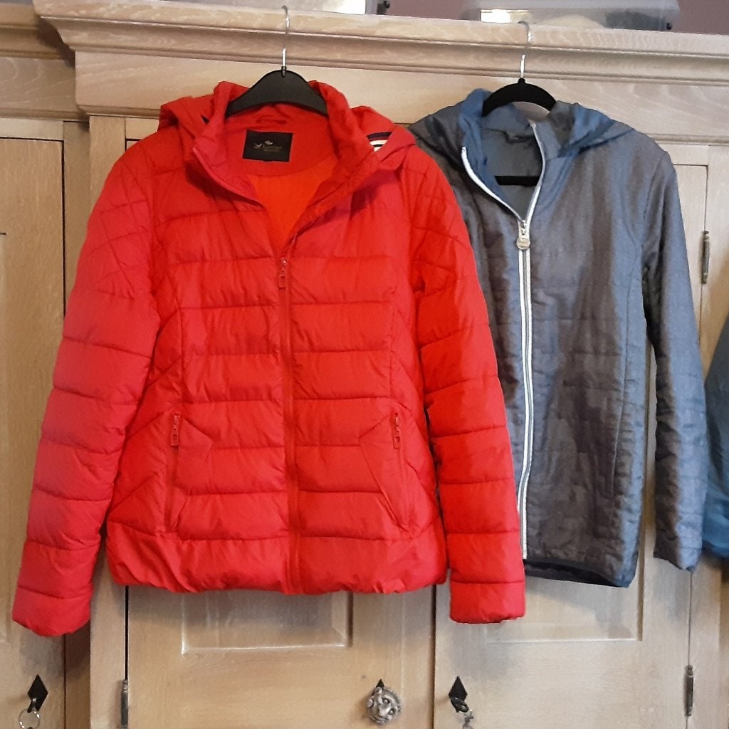 5€ per één jas, 8€ voor allebei + GRATIS pakket kleden, Enlèvement ou Envoi, Taille 38/40 (M)