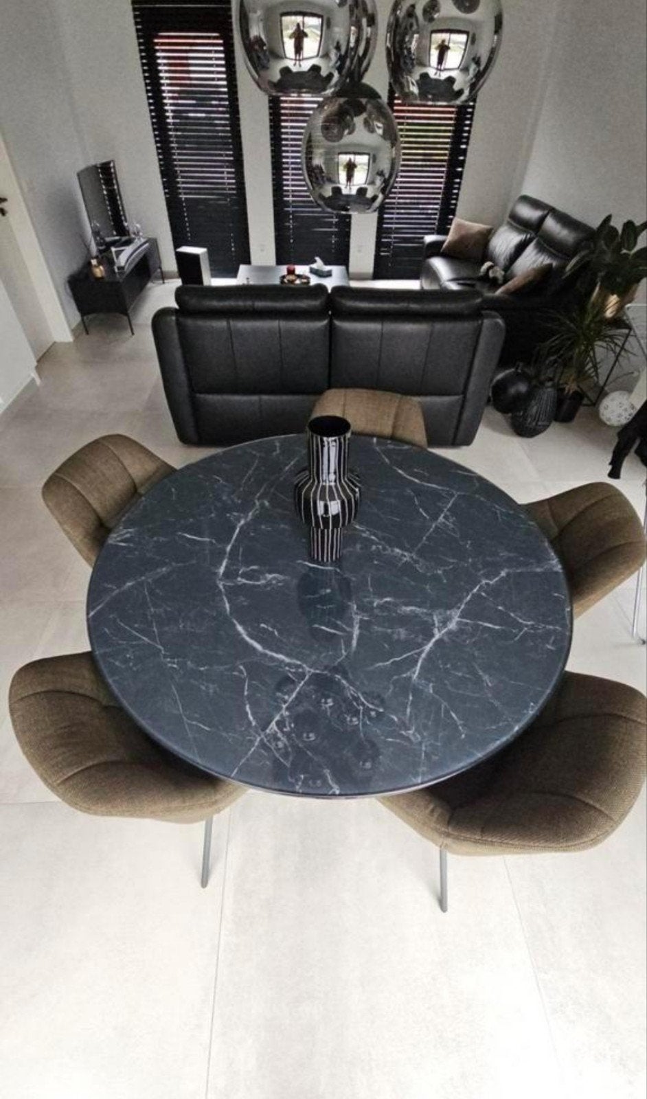 Table effet marbre 140 cm / 6 places, Maison & Meubles, Enlèvement, Verre