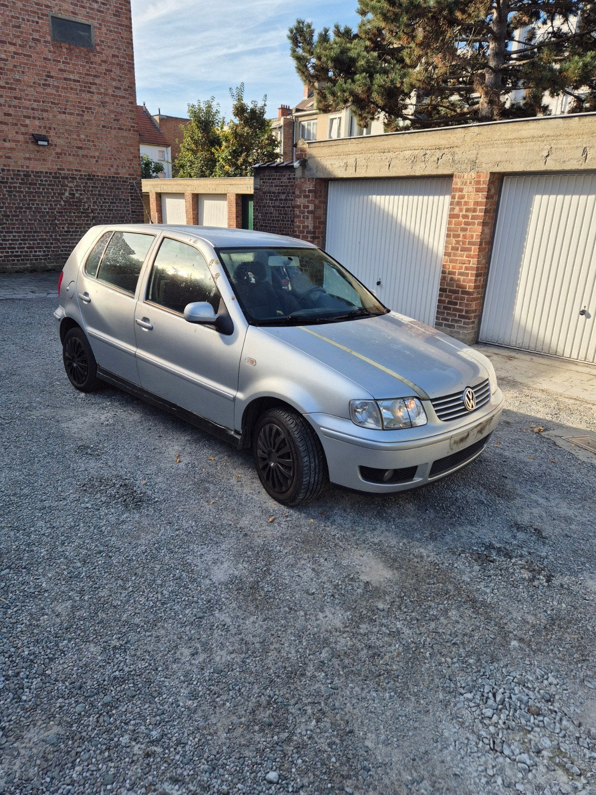 volkswagen polo 1.4 essence roule super bien NO NÉGOCIABLE, Autos, Argent ou Gris, Achat, Boîte manuelle, 5 portes