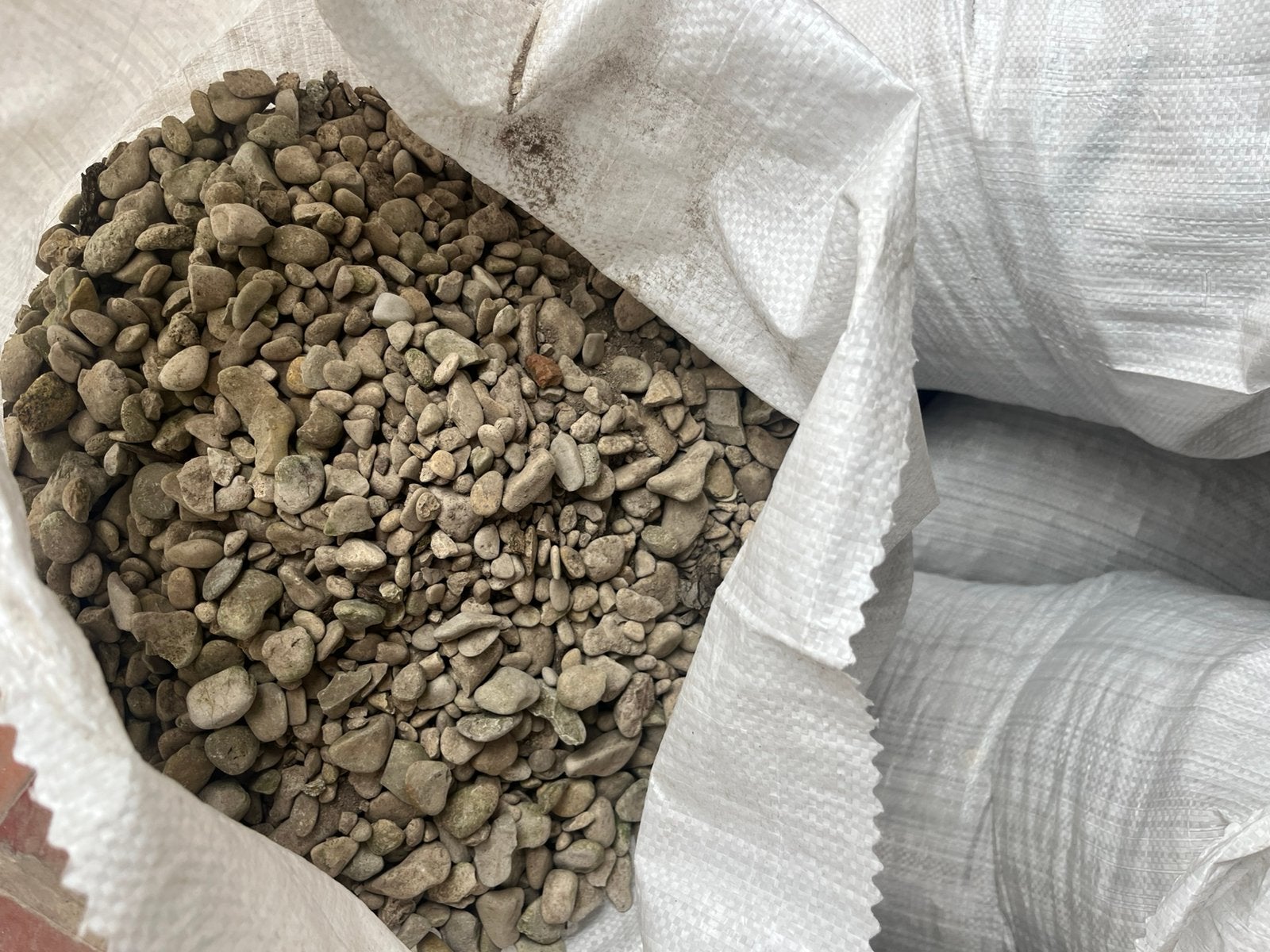 Gravel om te doneren, Tuin en Terras, Ophalen, Gebruikt, Grijs, Grind