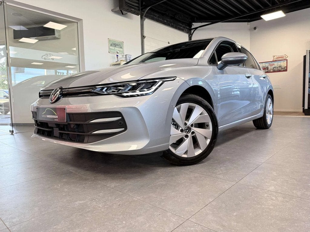 Volkswagen Golf 1.5 eTSI DSG * Nieuwe wagen boordevol opties, Automaat, Stof, 1498 cc, Zwart
