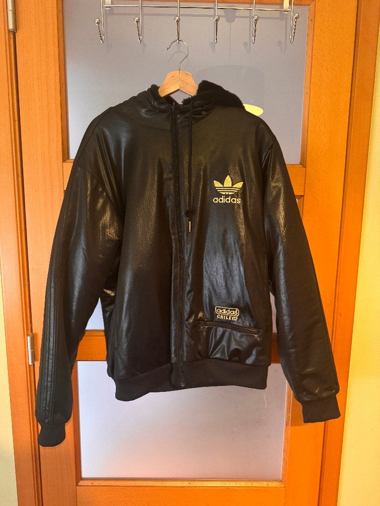 Adidas Originals Chile 62 jack - zwart en vintage goud, Kleding | Heren, Jassen | Zomer, Zwart, Ophalen of Verzenden, Adidas, Maat 56/58 (XL)
