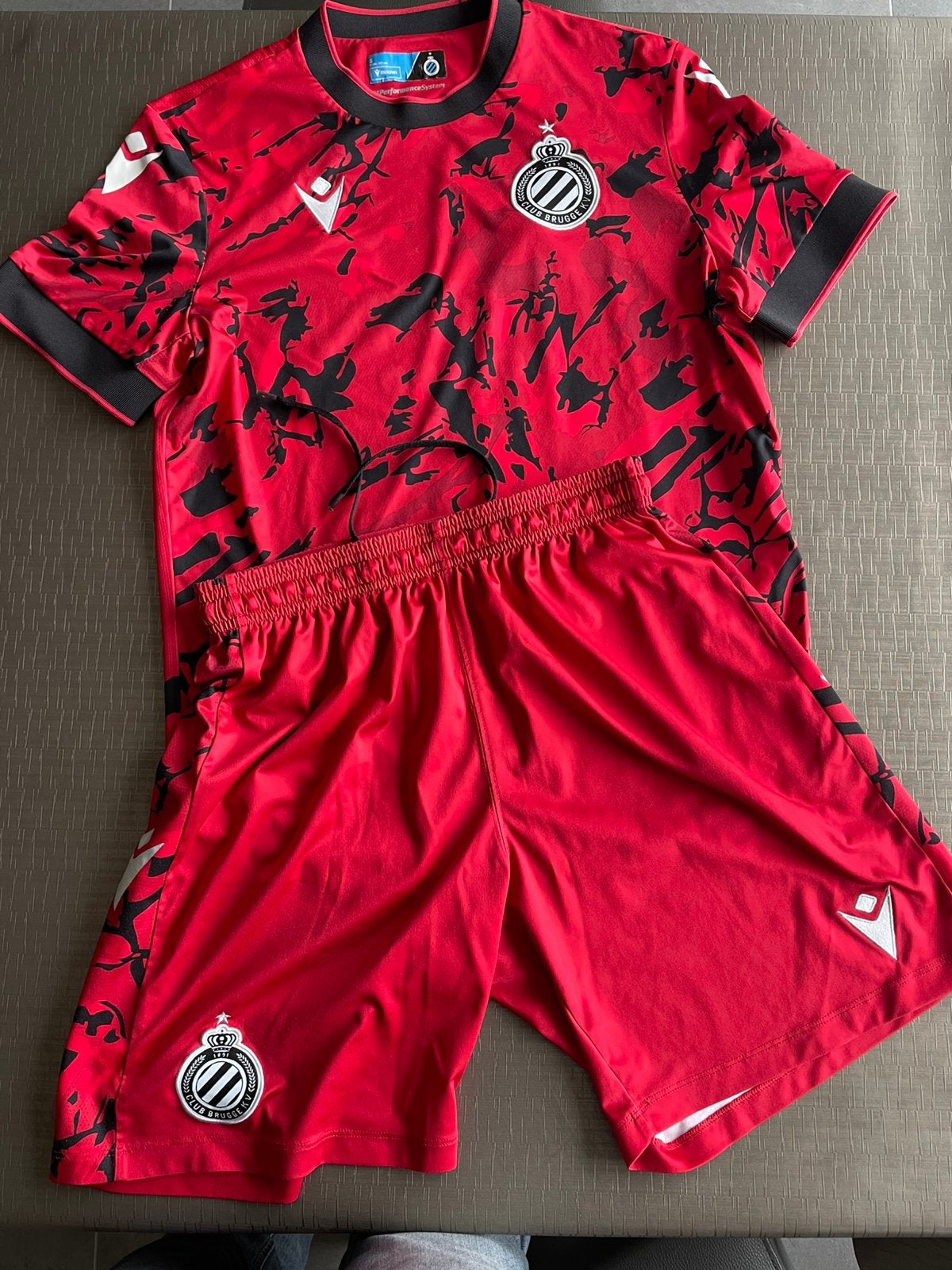 Origineel voetbaltenue Club Brugge - small (166-171), Sports & Fitness, Taille S, Enlèvement, Comme neuf, Set