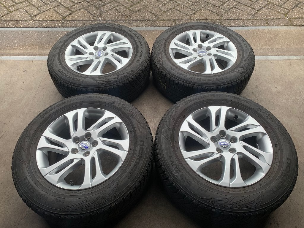 OEM VOLVO XC60 XC70 XC90 XC40  VELGEN + 4S BANDEN 235 65 R17, Enlèvement ou Envoi