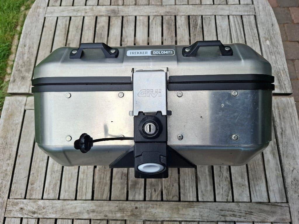 Topcase ou coffre latéral GIVI DLM30 Trekker Dolomiti, Motos, Accessoires | Valises & Sacs, Enlèvement, Utilisé